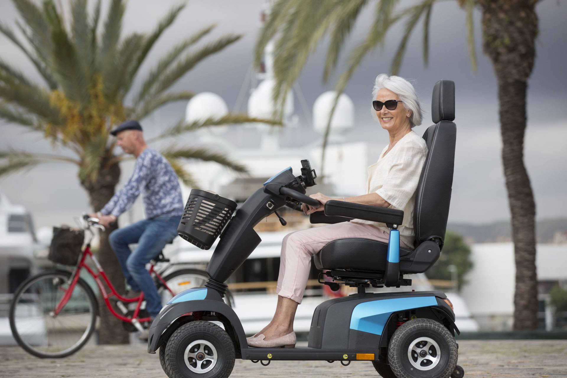 Scooters eléctricos para minusválidos y ancianos