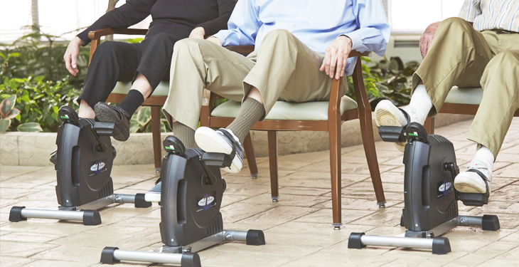 Ejercitador de piernas mientras está sentado para personas mayores,  elíptica debajo del escritorio, ejercitador de pedal de brazos y piernas  para