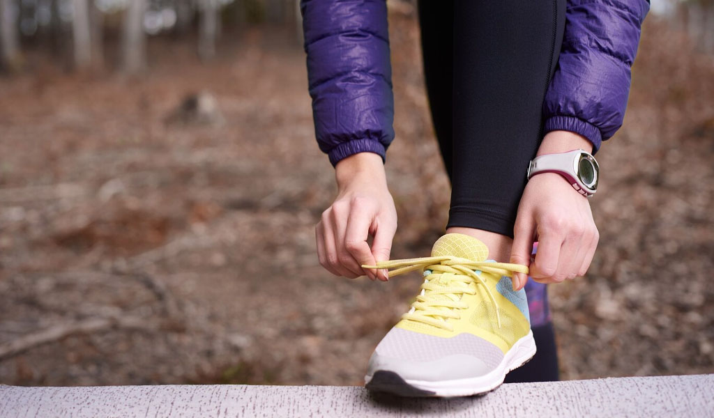 Cómo poner los cordones elásticos para atar zapatos sin problemas